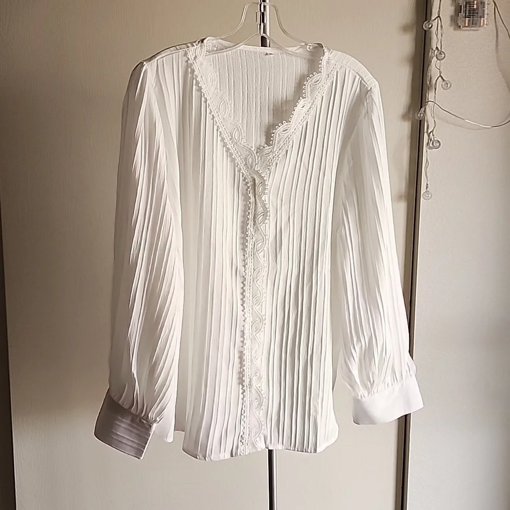 V-Neck Blouse, 2X, white, p2p 22,NWOT - Picture 1 of 9